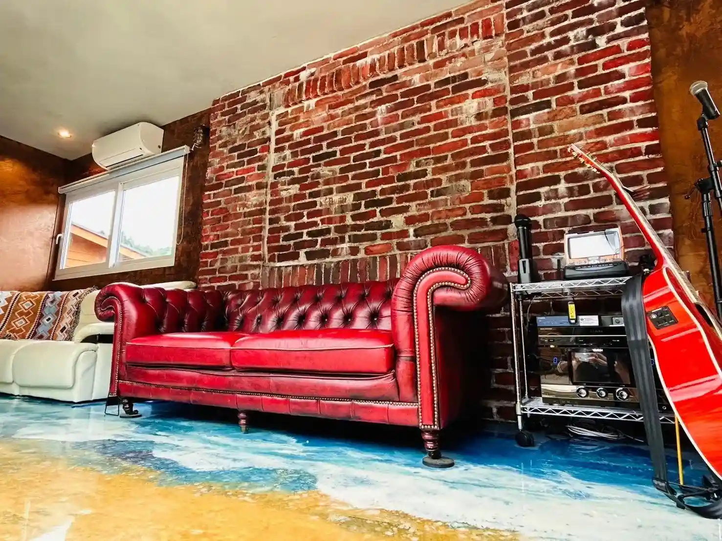 コンテナ改造で住居スペースやバイクガレージへ