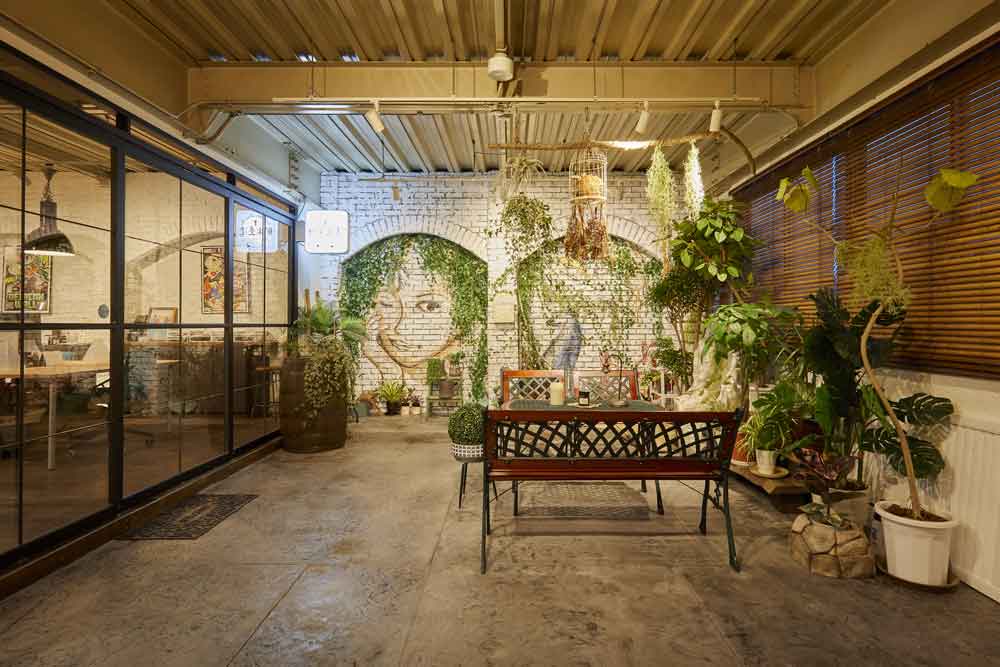 おしゃれな美容室やガーデンショップ