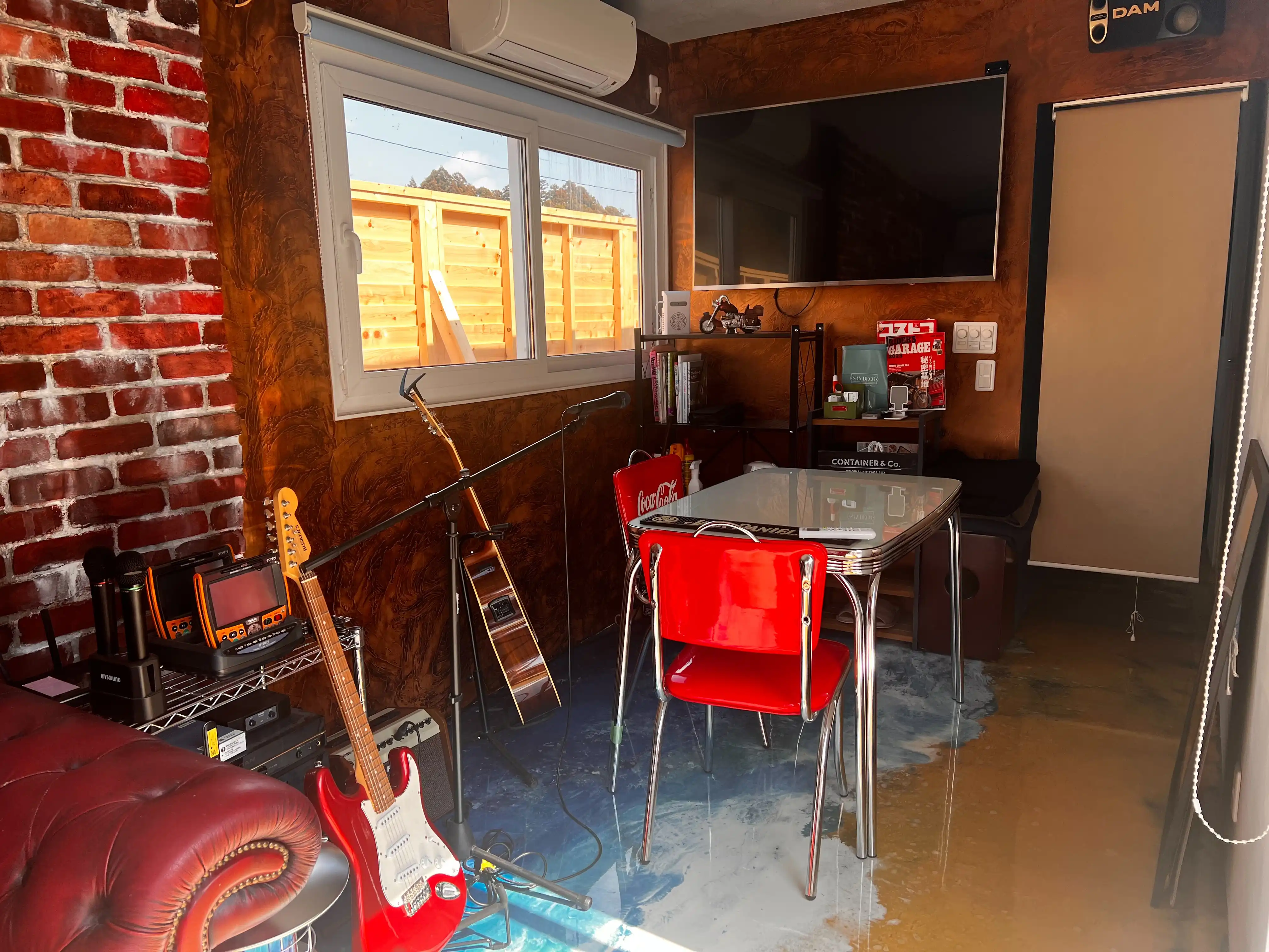 海上輸送用コンテナの改造でバイクガレージや書斎にリフォーム・カスタム